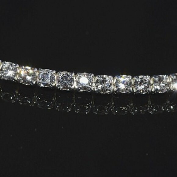 Elegant Swarovski Elements Choker Necklace Single tier Clear Crystal color - Picture 3 of 3
